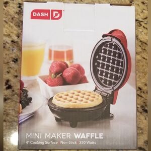 Dash Mini Waffle Maker Compact Electric Iron PTFE Nonstick Easy Clean Red EUC!